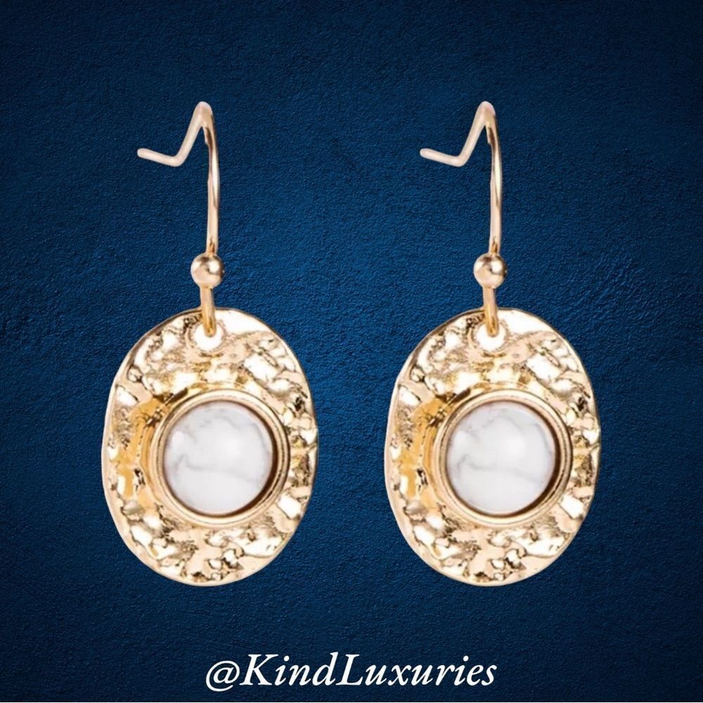 💎196💎 14k Gold with White Turquoise Minimalist Dangle‎ Earrings